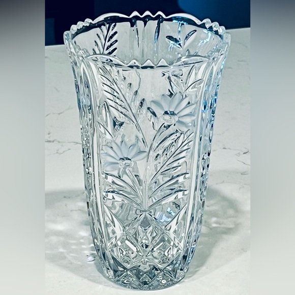 Vintage Margaret
by ANNA HUTTE  Lead Cut  Crystal Floral Pattern Vase 7” - Picture 1 of 4